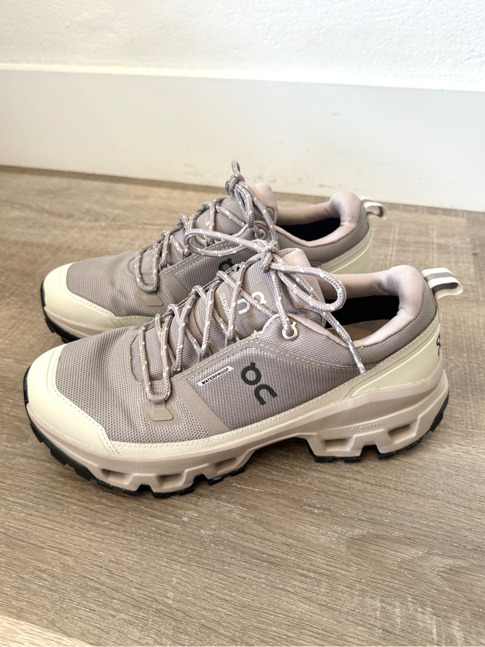 On Cloudrock Low WP Waterproof Mauve / Taupe Size 8 Men's Hiking Shoes